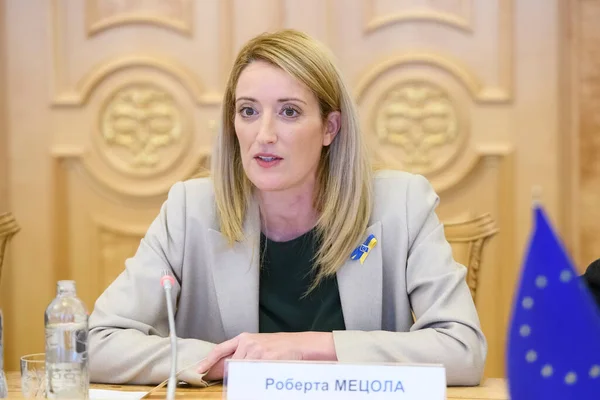 Ukrayna 'nın başkenti Kyiv' e yaptığı ziyarette Avrupa Parlamentosu Başkanı Roberta Metsola. 1 Nisan 2022. Yüksek kalite fotoğraf