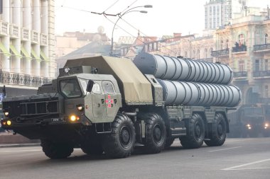 Ukrayna S-300 hava savunma sistemi 20 Ağustos 2021 'de Ukrayna' nın merkezindeki Bağımsızlık Günü askeri geçit töreninin provası sırasında. Yüksek kalite fotoğraf