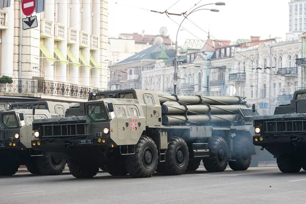 Lanzador Múltiple Cohetes Ucraniano Smerch Durante Ensayo Para Desfile Militar —  Fotos de Stock