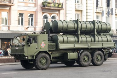 Ukrayna kıyı mobil füze kompleksi ve anti-gemi füzeleri R-360 Neptün 20 Ağustos 2021 'de Ukrayna' nın merkezindeki Bağımsızlık Günü askeri geçit töreninin provası sırasında. Yüksek kalite fotoğraf