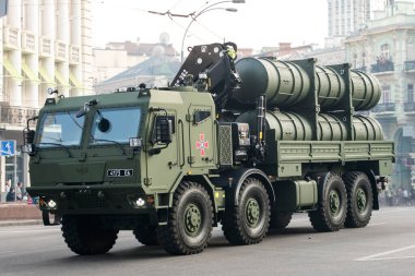 Ukrayna kıyı mobil füze kompleksi ve anti-gemi füzeleri R-360 Neptün 20 Ağustos 2021 'de Ukrayna' nın merkezindeki Bağımsızlık Günü askeri geçit töreninin provası sırasında. Yüksek kalite fotoğraf