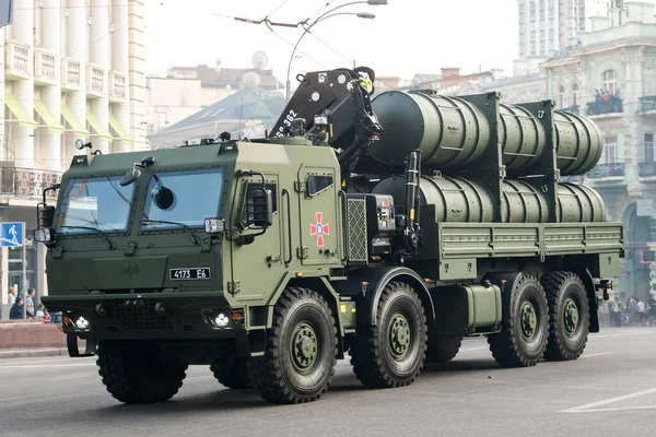 Ukrayna kıyı mobil füze kompleksi ve anti-gemi füzeleri R-360 Neptün 20 Ağustos 2021 'de Ukrayna' nın merkezindeki Bağımsızlık Günü askeri geçit töreninin provası sırasında. Yüksek kalite fotoğraf