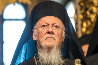 Ukrayna 'nın başkenti Kyiv' deki Aziz Michael Altın Kubbe Manastırı 'nda 21 Ağustos 2021' de düzenlenen dini ayin sırasında Patrik Bartholomew. Yüksek kalite fotoğraf