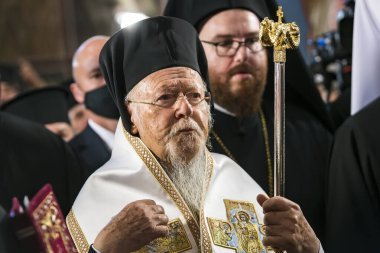 Ukrayna 'nın başkenti Kyiv' deki Aziz Michael Altın Kubbe Manastırı 'nda 21 Ağustos 2021' de düzenlenen dini ayin sırasında Patrik Bartholomew. Yüksek kalite fotoğraf