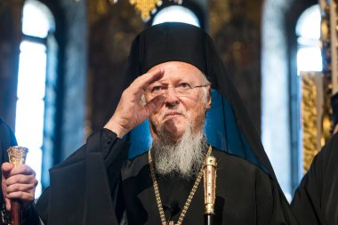 Ukrayna 'nın başkenti Kyiv' deki Aziz Michael Altın Kubbe Manastırı 'nda 21 Ağustos 2021' de düzenlenen dini ayin sırasında Patrik Bartholomew. Yüksek kalite fotoğraf