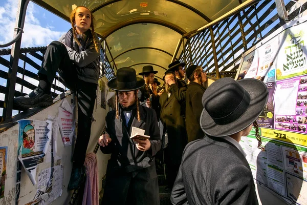 Ультраортодоксальные Еврейские Паломники Молятся Могилы Рабби Нахмана Бресловского Время Празднования — стоковое фото