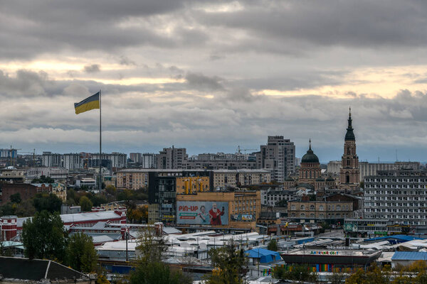 Панорама центральной части Харькова с Благовещенским собором в центре Харькова, Украина, октябрь 2022 года. Высокое качество фото