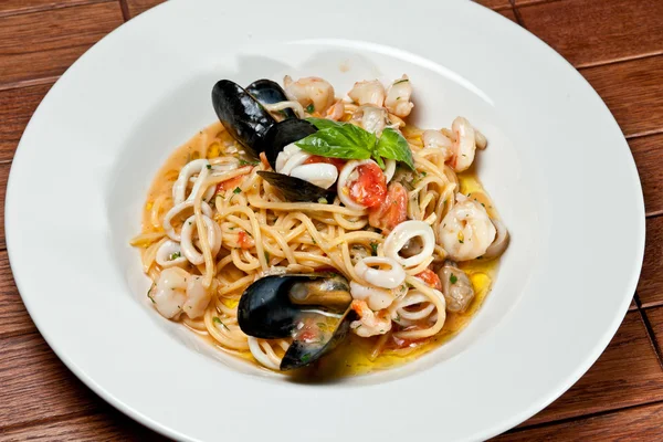 Casa fazer Macarrão com comida do mar — Fotografia de Stock