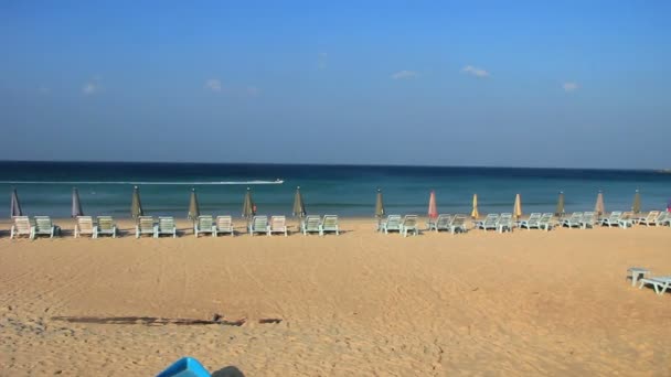 Mooie en beroemde karon beach op phuket eiland. — Stockvideo