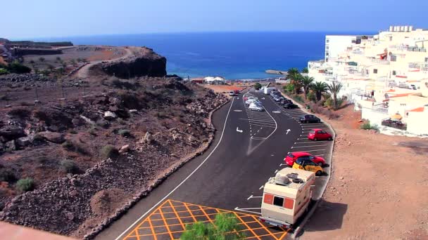 Autocaravanas estacionadas en Callao Salvaje. Tenerife . — Vídeo de stock