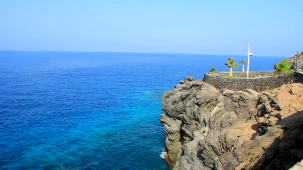 Uitzicht op zee in kleine standpunt in tenerife eiland in Canarische eilanden district callao salvaje. — Stockvideo