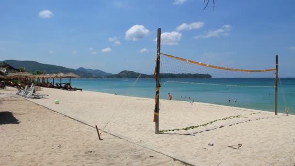 Bang tao beach ist 6 km langer Strand und einer der beliebtesten Strände auf der Insel Phuket. — Stockvideo