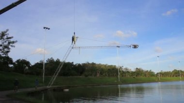 kablo wake park sanayi. Kule yükleme. kablo park yeniden oluşturuluyor.