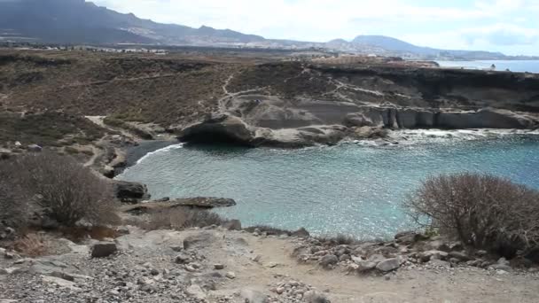 Pequena praia hippie escondida em Tenerife Sul. La Caleta . — Vídeo de Stock