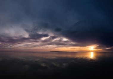 Sunset bulvarında göl, manych gudilo