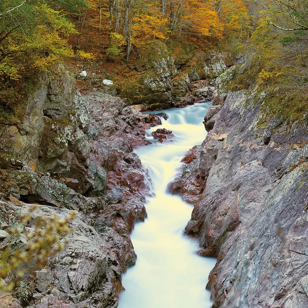 Granit ravinen av floden vit — Stockfoto