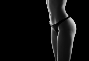 güzel seksi kadın ince bronzlaşmış vücudu