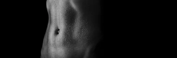 Sexy women's tummy in drops of sweat — Stock Photo, Image