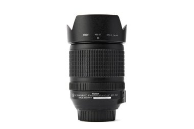 Nikon Nikon DSLR kameraları için Nikon Nikkor Lens, beyaz arka plan için Nikkor 18-140mm F 3.5-5.6G ED VR. 03.04.2021, Rostov bölgesi, Rusya.