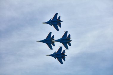 Rus Hava Kuvvetleri, Rus Şövalyeleri akrobatik takımının performansı. Uçaklar Sukhoi Su-30SM, NATO kod adı Flanker-C Uluslararası Askeri-Teknik Forum-2020. 09.25.2020, Moskova, Rusya