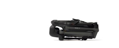 Yeni DJI Mavic 3 İHA 'sı paketleri açarken beyaz arka planda. DJI dünya lideri geliştirici ve üreticisi. 17.12.2021, Rostov bölgesi, Rusya.