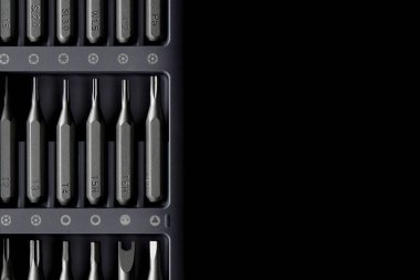 Tornavida farklı şekil ve boyutlarda bahşiş verir. Manuel metal tornavida ve değiştirilebilir parçalar seti. Kesinlik Tornavida Çantası. Çelik Hassas Manyetik Parçalar