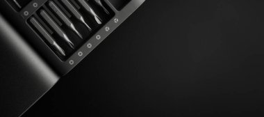 Tornavida farklı şekil ve boyutlarda bahşiş verir. Manuel metal tornavida ve değiştirilebilir parçalar seti. Kesinlik Tornavida Çantası. Çelik Manyetik Parçalar. ev aletleri tamir kiti