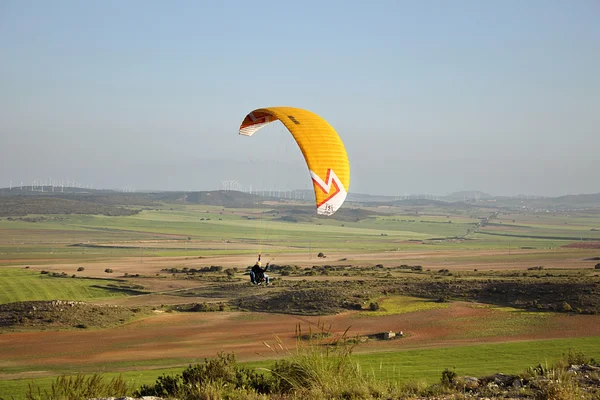 Parapendio nel cielo — Foto Stock