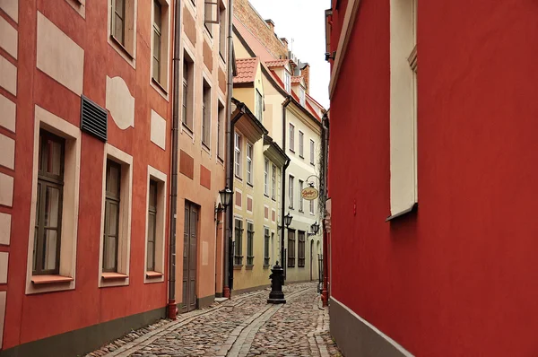 Old narrow street in Riga — Stock Photo, Image