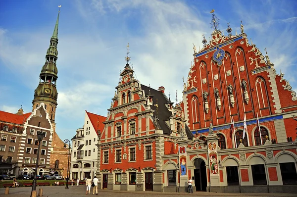 House of the Blackheads and the Cathedral of St. Pete in Riga, L — Stock Photo, Image