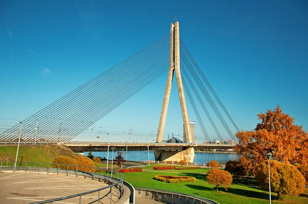 Pont à haubans à Riga — Photo