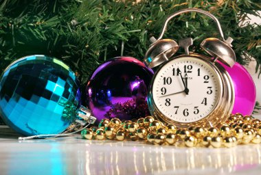 Noel topları ve saat