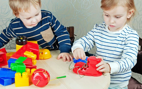 Children play educational games — Stock Photo, Image