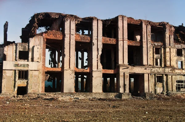 Edificio destruido —  Fotos de Stock