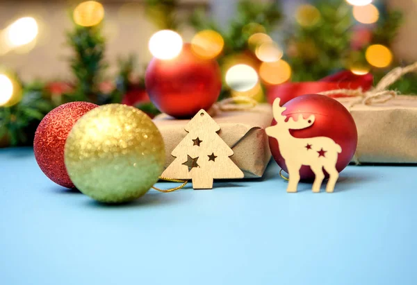 Vrolijk Kerstfeest Fijne Feestdagen Voorbereiding Van Kerstcadeaus Ambachtelijk Papier Geschenken — Stockfoto