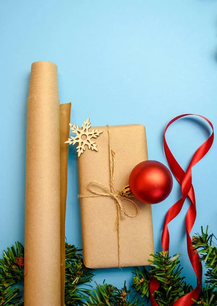 Frohe Weihnachten Und Frohe Feiertage Vorbereitung Von Weihnachtsgeschenken Bastelpapier Geschenke — Stockfoto