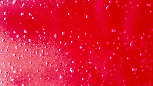 Czerwony Samochód Deszczu Krople Wody Zbierają Się Powierzchni Metalu Czerwone — Zdjęcie stockowe