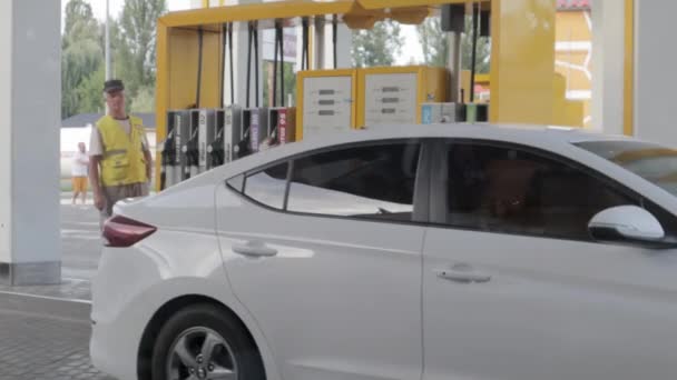 Video Customer Arriving Gas Station Refuel Car Car Arrives Gas — Stock Video