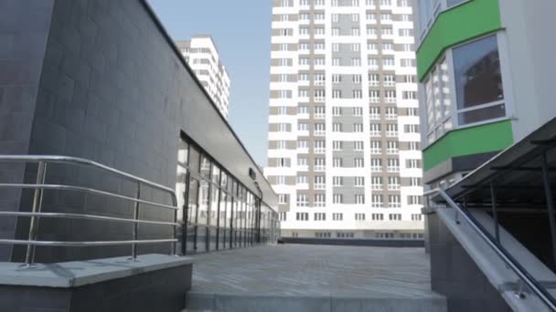 Výstavba Evropského Moderního Rezidenčního Komplexu Terasou Prostory Přízemí Pro Pronájem — Stock video