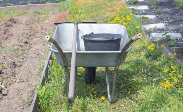 Gray Metal Garden Wheelbarrow Two Handles One Wheel Wheelbarrow Garden — Stock Photo, Image