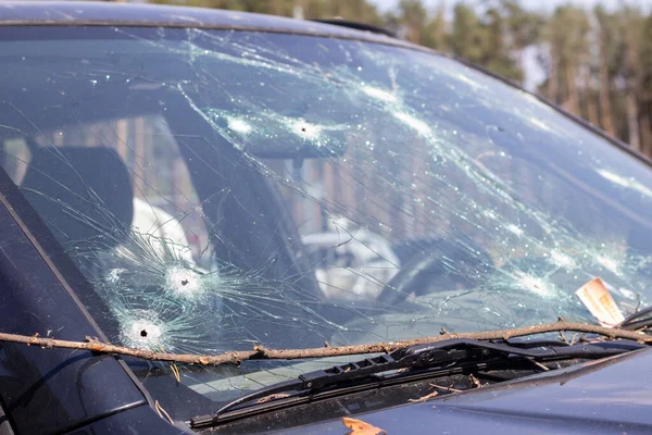 Agujeros Parabrisas Del Coche Fue Disparado Con Arma Fuego Agujeros — Foto de Stock