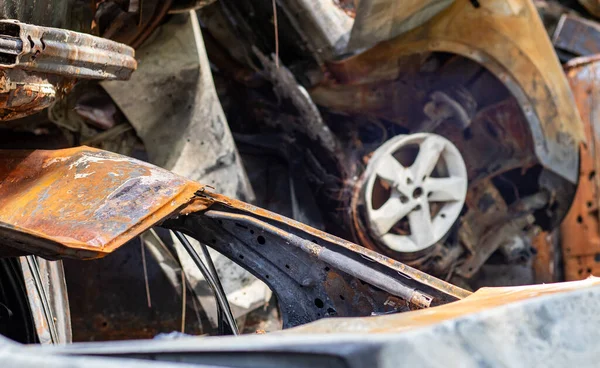 Σπασμένα Και Καμένα Αυτοκίνητα Στο Πάρκινγκ Ατύχημα Εσκεμμένος Βανδαλισμός Καμένο — Φωτογραφία Αρχείου