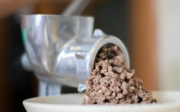 Minced Meat Manual Mechanical Meat Grinder Fresh Boiled Meat Ground — Zdjęcie stockowe