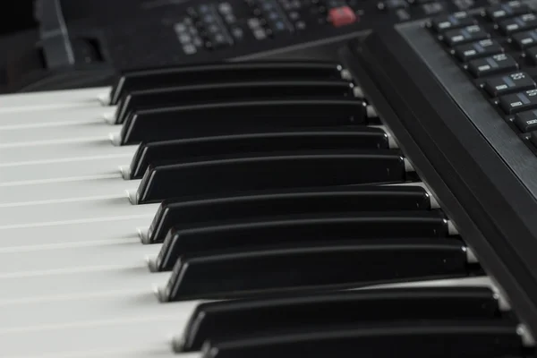 Elektronik piyano klavye