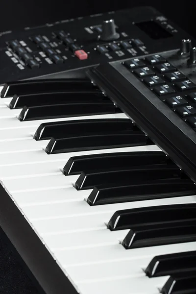 Elektronik piyano klavye