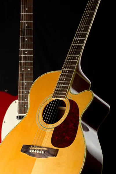 akustik ve elektro gitar