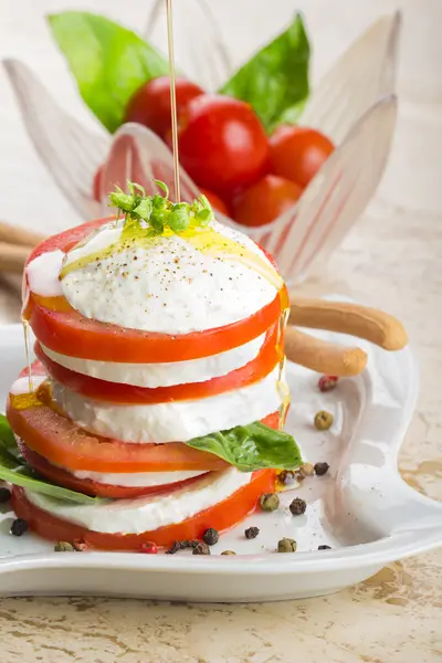 Caprese salatası