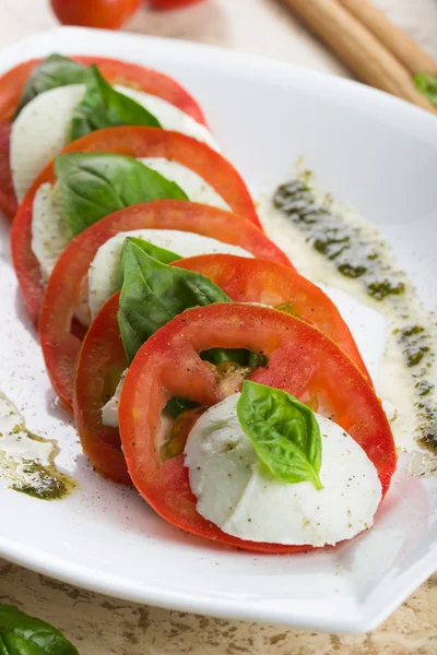 Caprese salatası