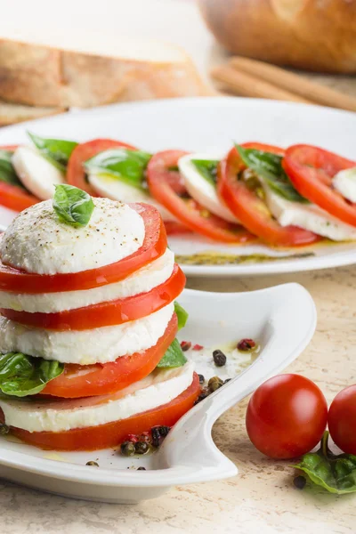 Caprese salatası