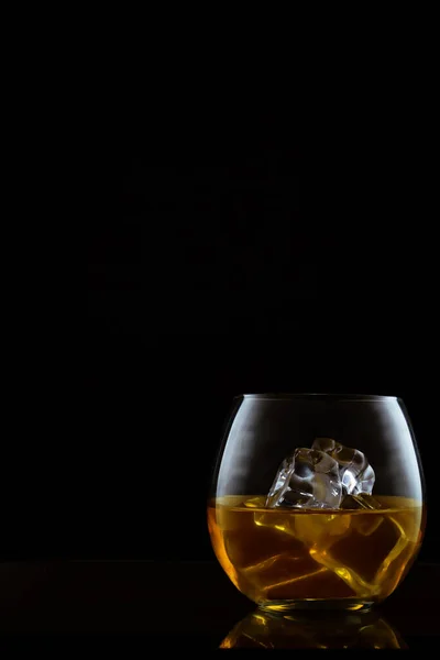 Whisky Svart Bakgrund Glasvaror Konjak — Stockfoto